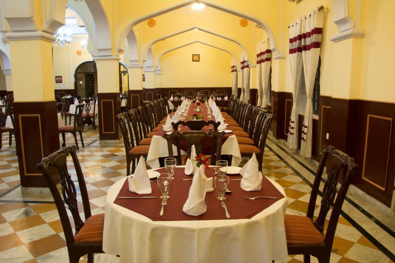 אורצ'ה V Resorts Rajmahal מראה חיצוני תמונה