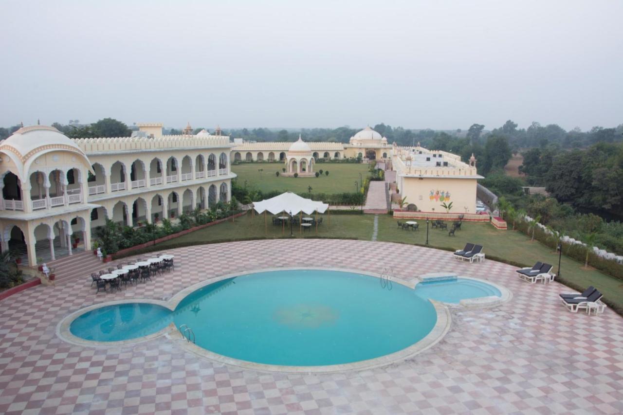 אורצ'ה V Resorts Rajmahal מראה חיצוני תמונה